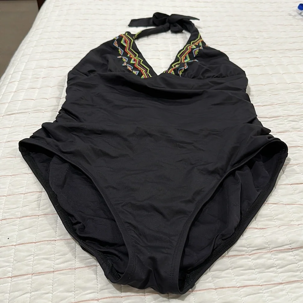 LA BLANCA Catalonia One-Piece Tummy Control Ruched Embroidered Halter Sw… - Picture 5 of 15